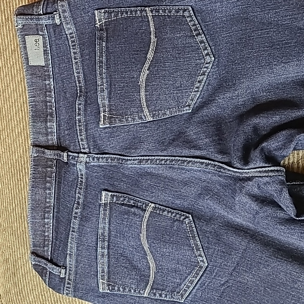 Lee Regular Fit Capris - Picture 9 of 11